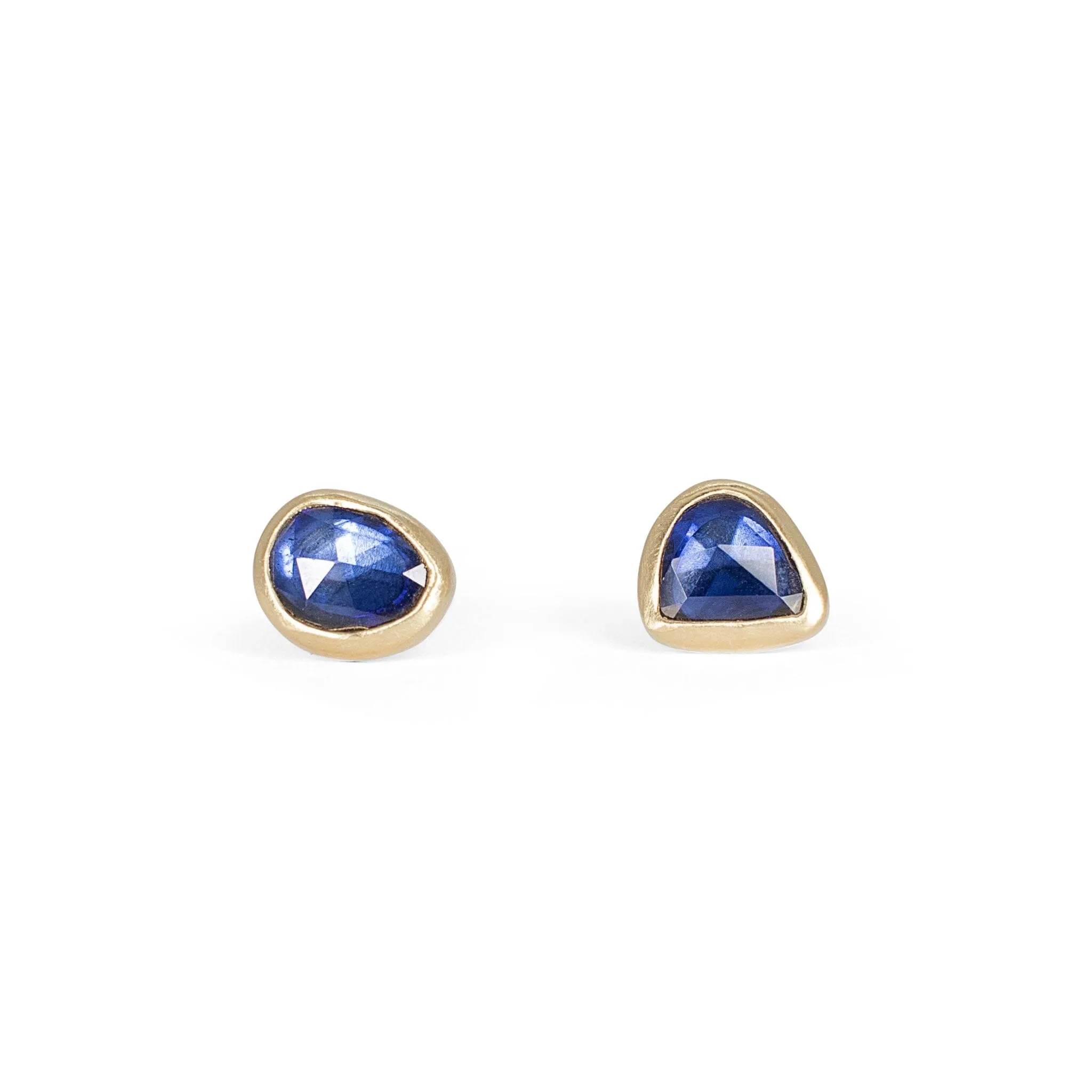 18K Smooth Freeform Studs in Dark Blue Sapphire