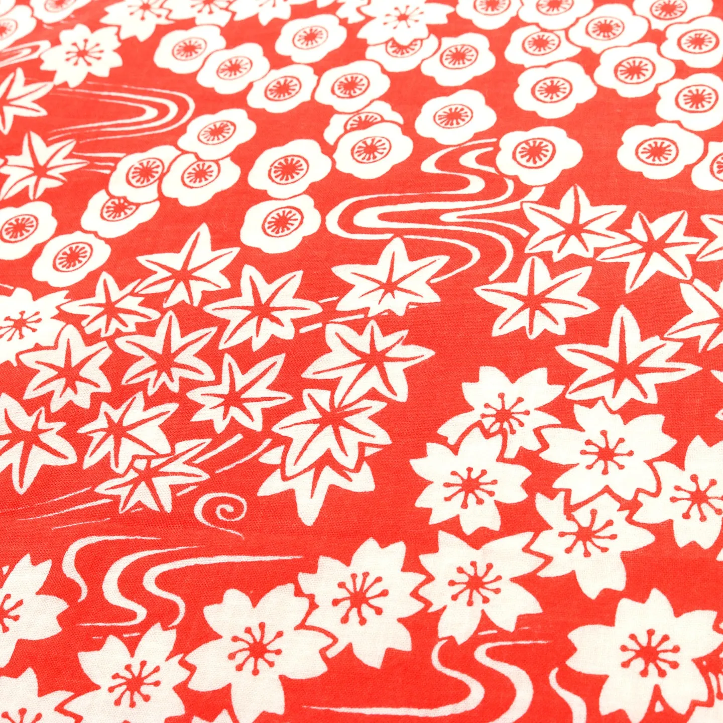 BLUE BLUE JAPAN 'CHIYOGAMI-SAKURA' BANDANA RED